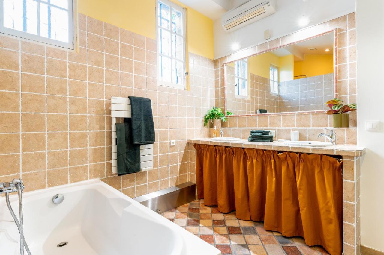 אביניון Place Du Palais Des Papes 3 Chambres Parking Climatisation 3 Salles De Bain מראה חיצוני תמונה